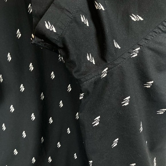 2/$15 American Eagle Seriously Soft Short Sleeve Button Down in Black/White - Picture 5 of 13